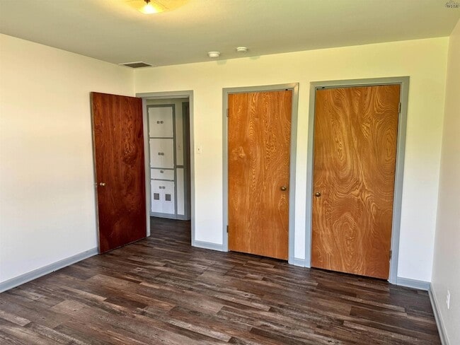 Building Photo - 4115 Rivercrest Dr