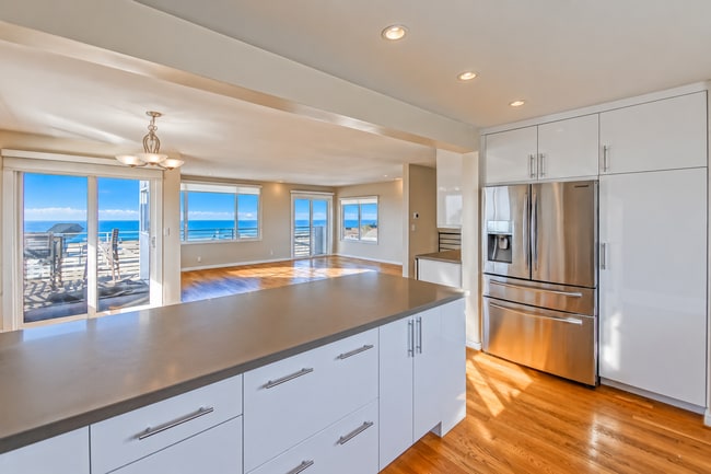 Building Photo - 4021 Crest Dr