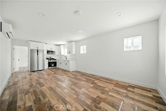 Building Photo - 523 W 78th St