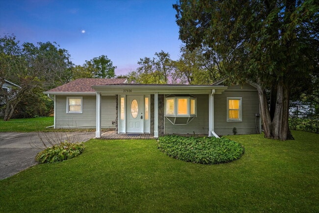 Building Photo - 3-bed / 2-bath Rental in Beach Park