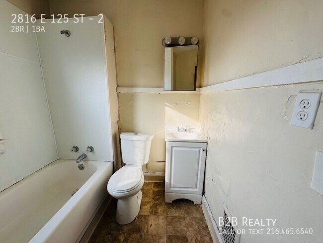 Building Photo - 2816 E 125th St