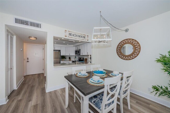 Building Photo - 6357 Bahia Del Mar Blvd S