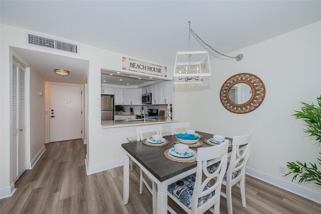 Building Photo - 6357 Bahia Del Mar Blvd S