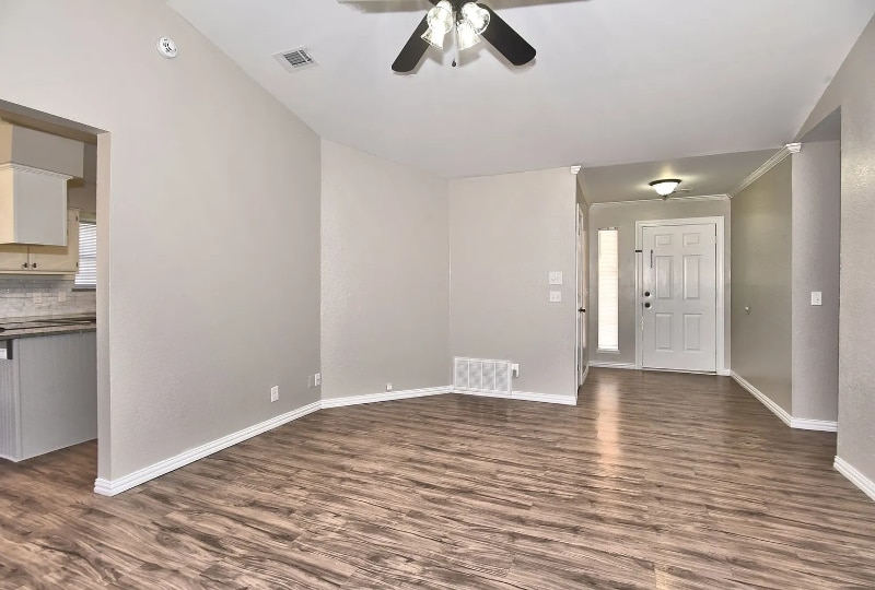 Building Photo - 2800 S Dogwood Ave