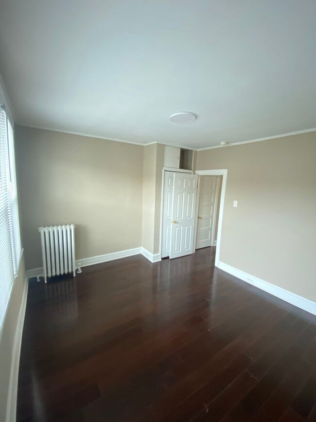 Building Photo - 170 W Thelma St