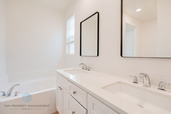 Building Photo - Beautifully Upgraded 2019-Built 4 Beds 3.5 Baths 2109 Sqft Home in Eastvale!