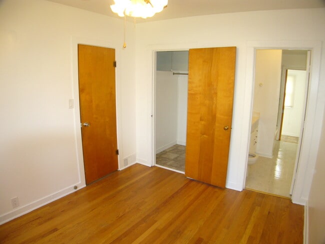 Building Photo - 1953 Curtiss St