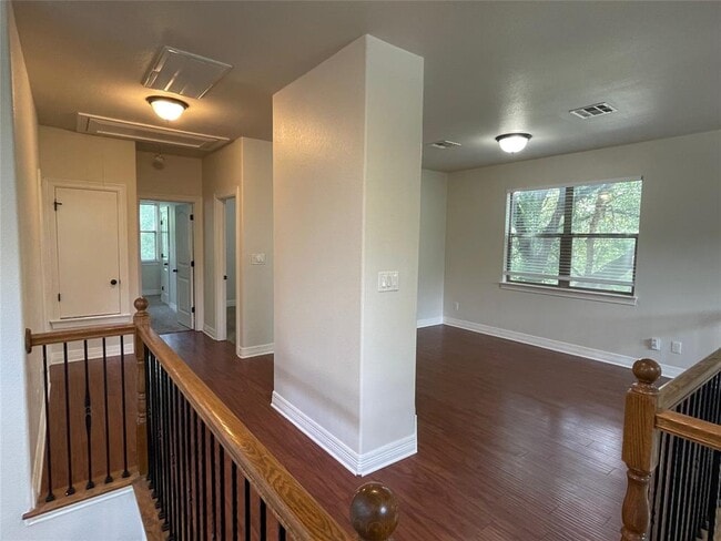 Building Photo - 1806 Crown Dr