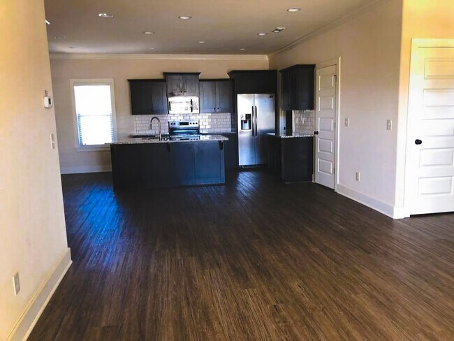 Building Photo - BEAUTIFUL HOME IN GREAT LOCATION!