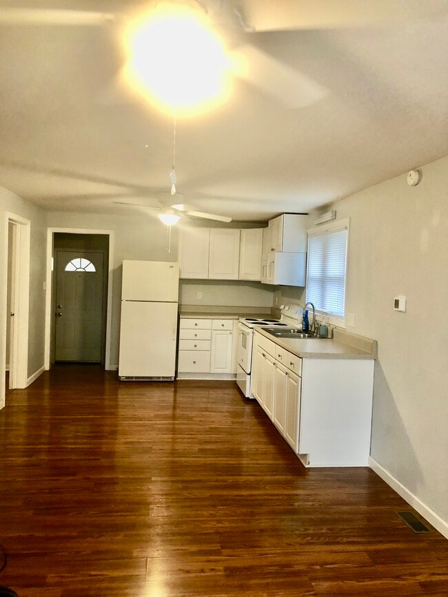 Building Photo - 1744 McGee St