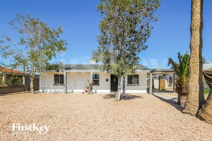 Building Photo - 812 E Las Palmaritas Dr