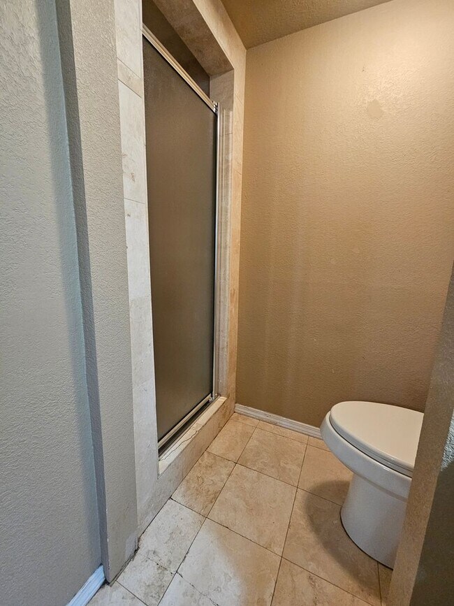 Building Photo - (2) Bed/(2.5) Bath Townhome Avail Now! Pool Access!
