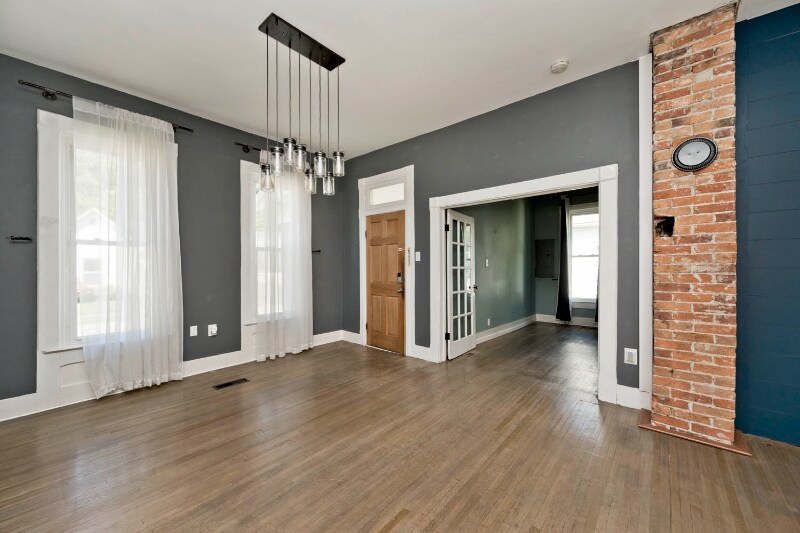 Building Photo - 427 Riley Ave