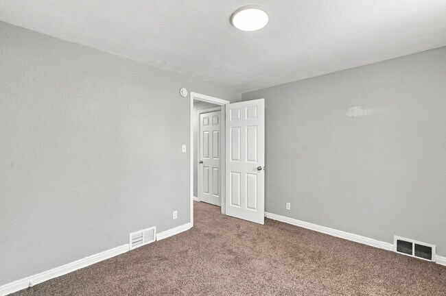 Building Photo - 11867 Elmdale St