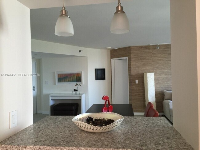 Building Photo - 19101 NE 36th Pl