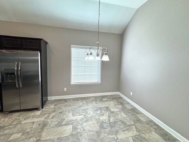 Building Photo - Now Leasing A Spacious 4 Bedroom 2 Bath Ho...