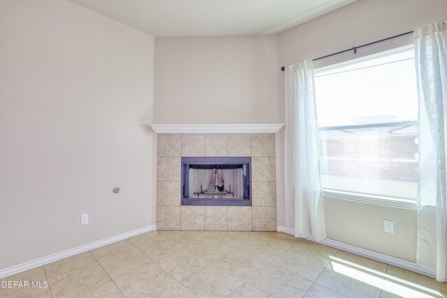 Building Photo - 5601 Valley Maple Dr