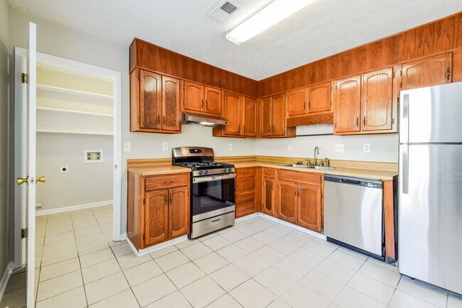 Building Photo - 2464 Hewatt Rd