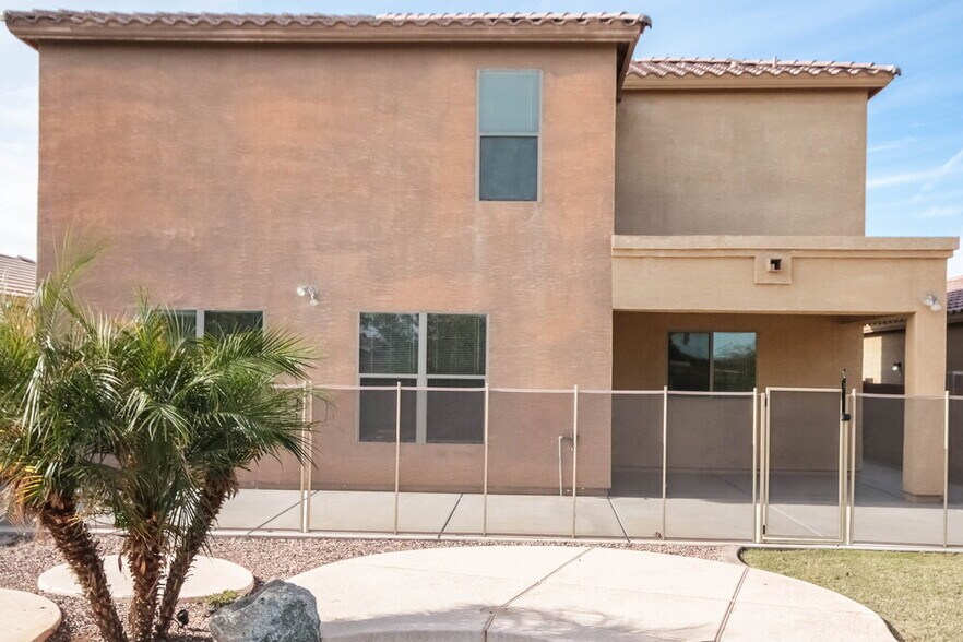 Building Photo - 6303 S 43rd Dr