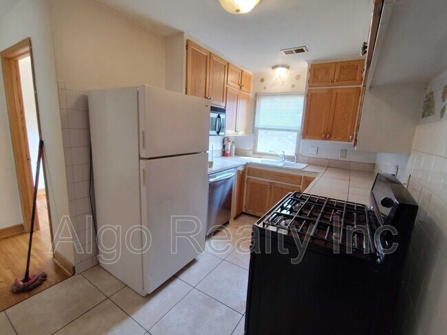 Building Photo - 2419 Plymouth Ave N