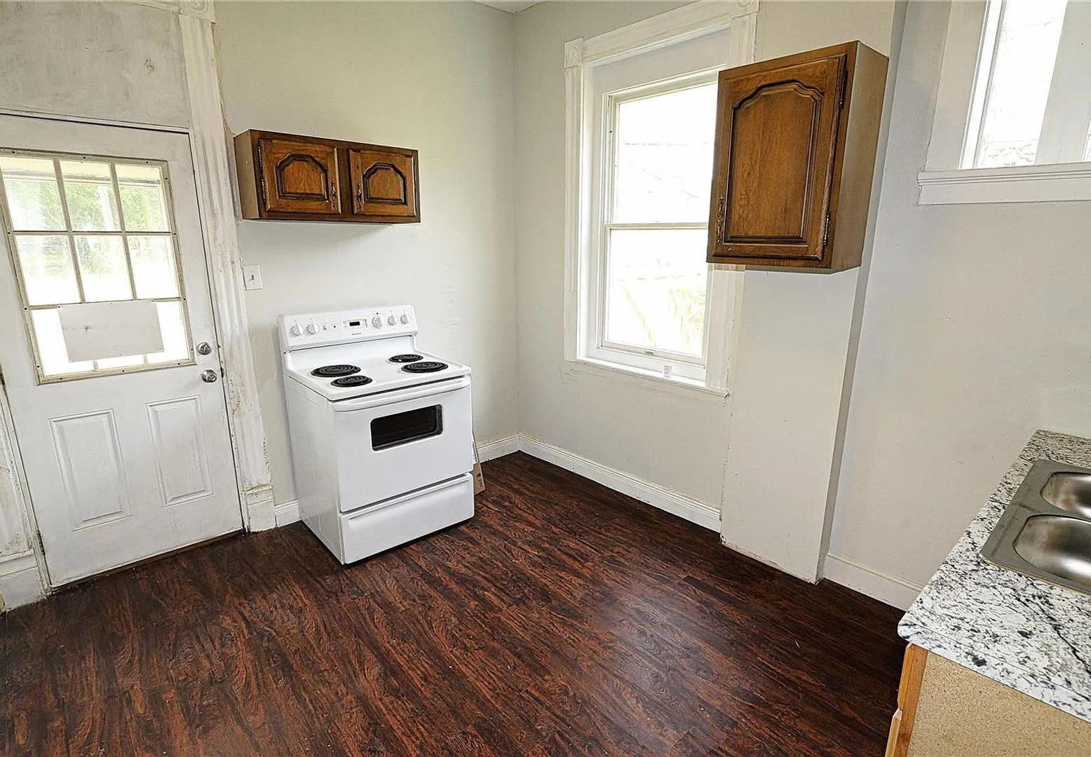 Building Photo - 5501 Putnam St