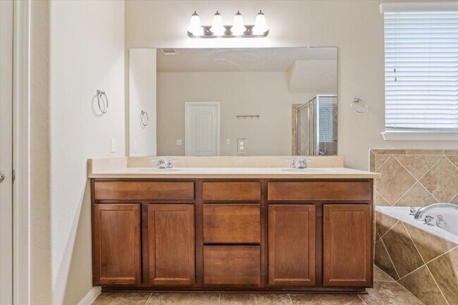 Building Photo - 1013 Fred Couples Ct