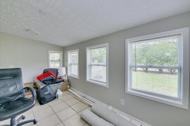 Building Photo - 1348 Cassels St
