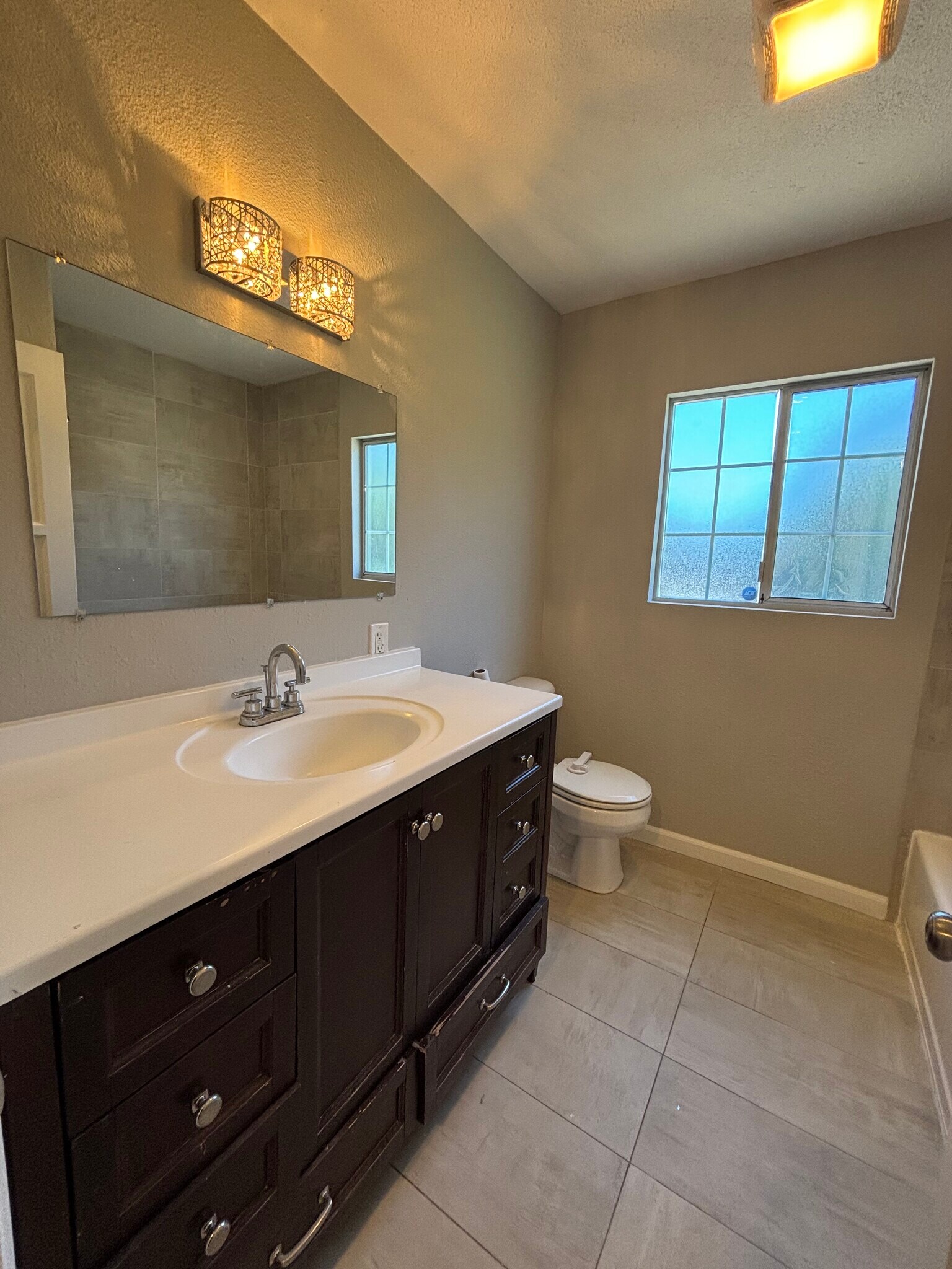 Building Photo - 23158 Leonora Dr