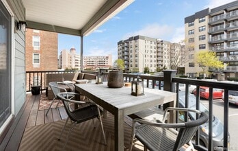 Building Photo - 847 E Broadway