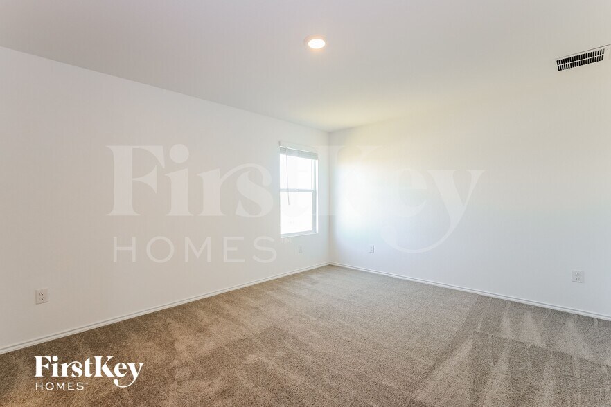 Building Photo - 6611 Scarecrow Wy