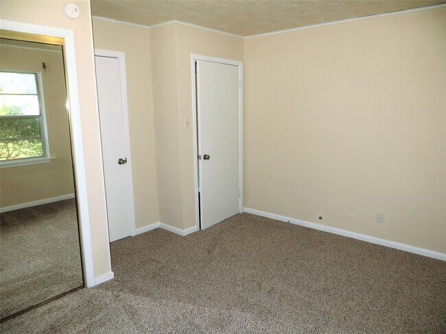 Building Photo - 2809 Rosadele St