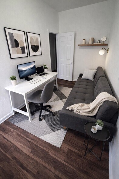 Building Photo - 2818 S Bronson Ave