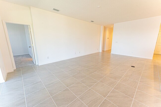Building Photo - 5895 Vision Rd