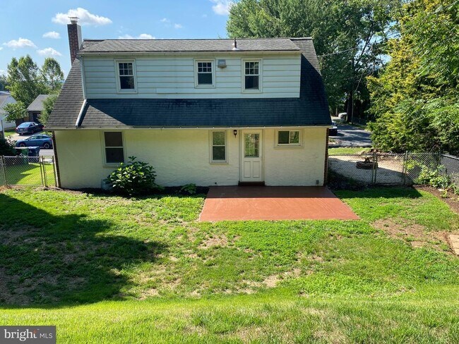 Building Photo - 2341 Highland St