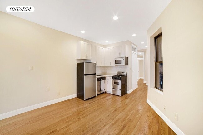 Building Photo - 340 W 17th St