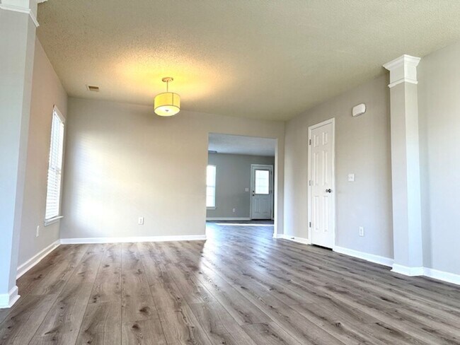 Building Photo - SPACIOUS 4 BEDROOM HOME IN PARK WEST - CHAPIN