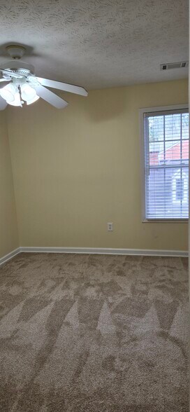 Building Photo - 5074 Leeshire Trce