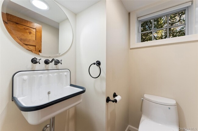 Building Photo - 92 Pocantico St