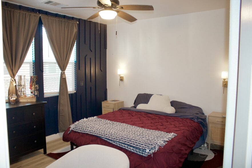 Master Bedroom - 1800 E Lakeshore Dr