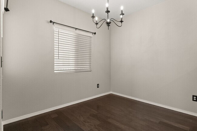 Building Photo - 6800 Vista Del Norte Dr NE