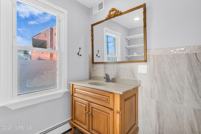 Building Photo - 2 Bedle Pl