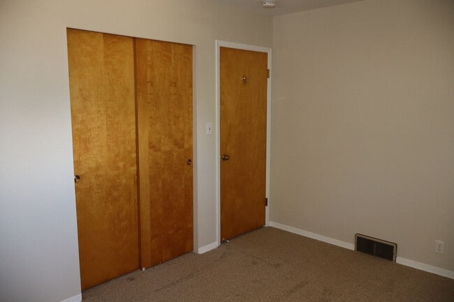 Building Photo - Spacious 3 Bedroom Home with Finished Base...