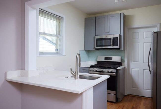 Building Photo - Charming 3BR/2BADetached Bungalow Blocks to the Arboretum is Move-in Ready!