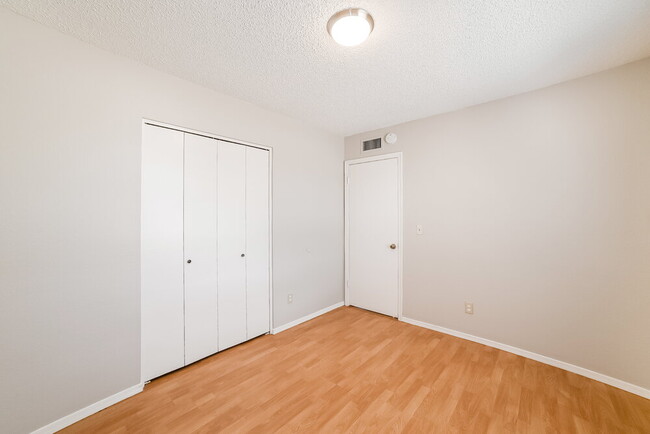 Building Photo - 315 W Ross Ave