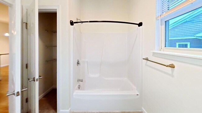 Building Photo - 2 bed, 1 bath townhouse style apartment with washer & dryer provided (45 Griffin Ln #201)