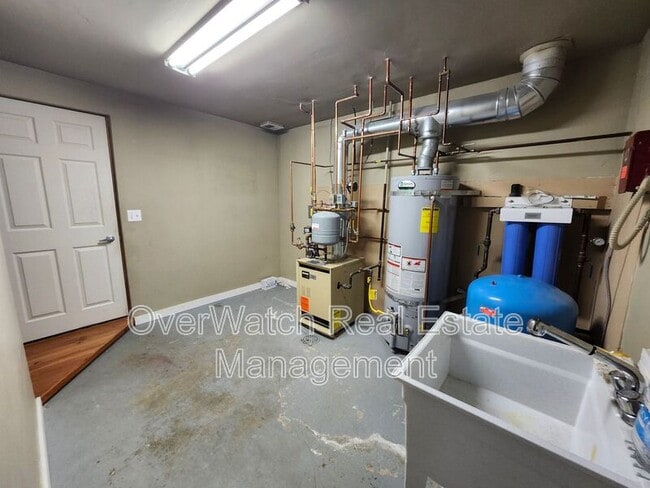Building Photo - 2435 Clements Dr