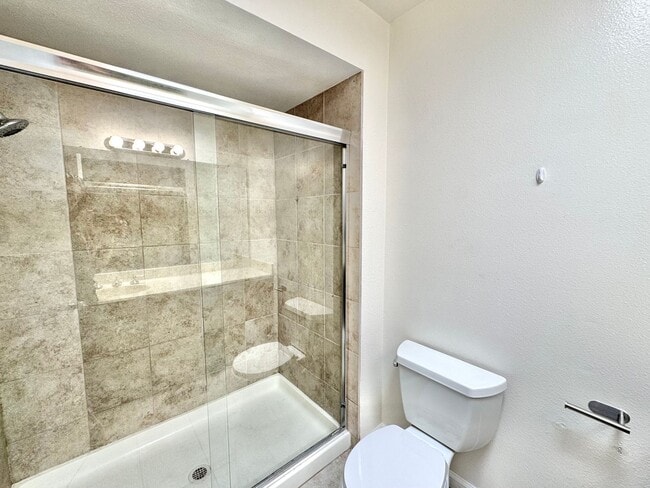 Building Photo - AVAILABLE NOW: BIG College Area Townhome 4bd/2.5ba HUGE garage, AC, pool, W/D