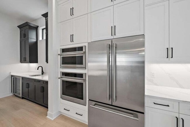 Building Photo - 13613 Le Christine Dr