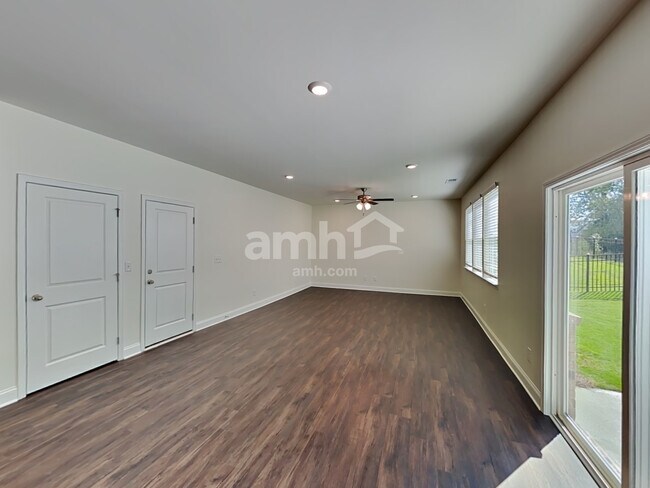 Building Photo - 1943 Windsor Park Ave