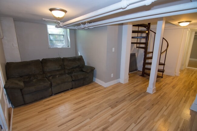 Building Photo - 2115 3rd Ave